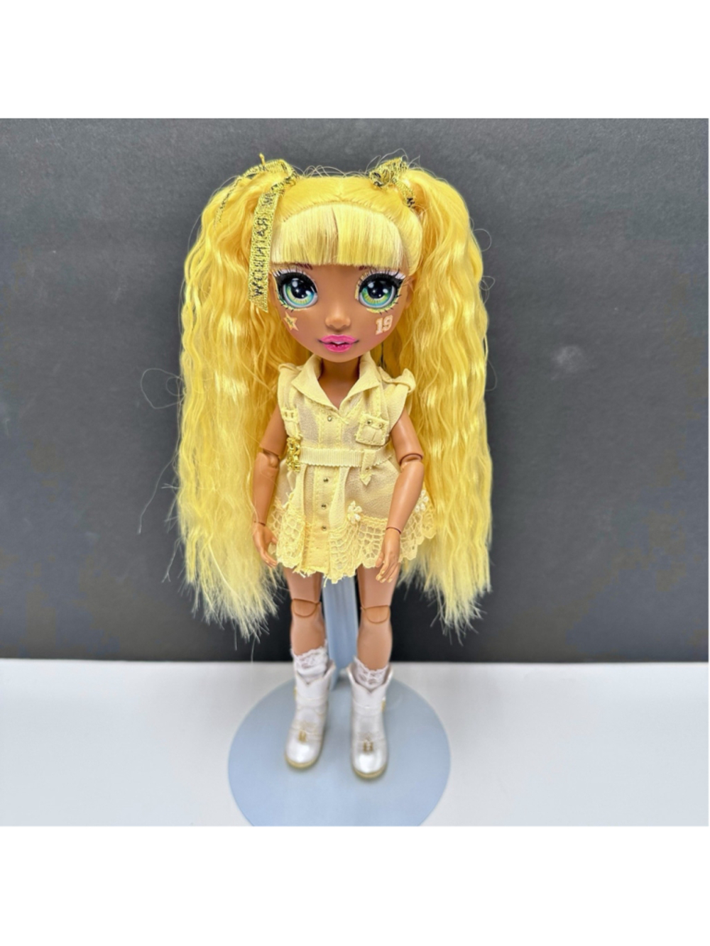 MGA Rainbow High Sunny Madison Yellow Fashion Doll Long Hair Ribbons 2019